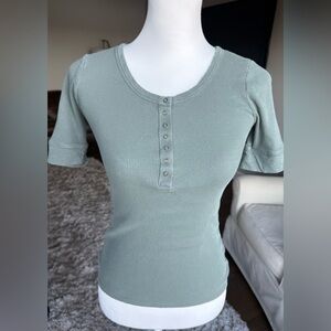 Lucky Brand SIZE XS Short Sleeve Snap Front Ribbed Top - Soft Sage Green